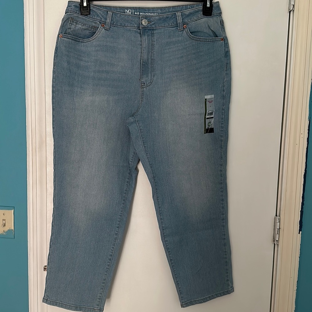 No Boundaries High Rise Mom Jeans